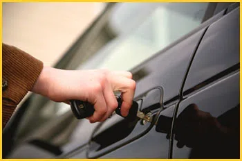 Exclusive Locksmith Service Miami, FL 305-894-5986 - 18-car-unlock